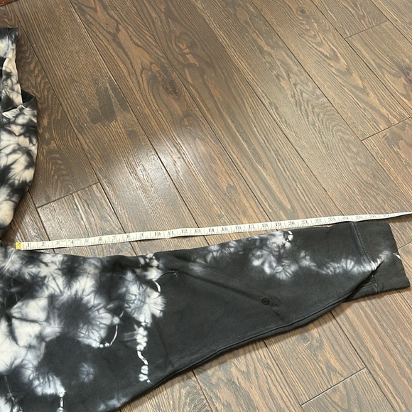 Lululemon scuba jogger - *does have hole* - Picture 6 of 6